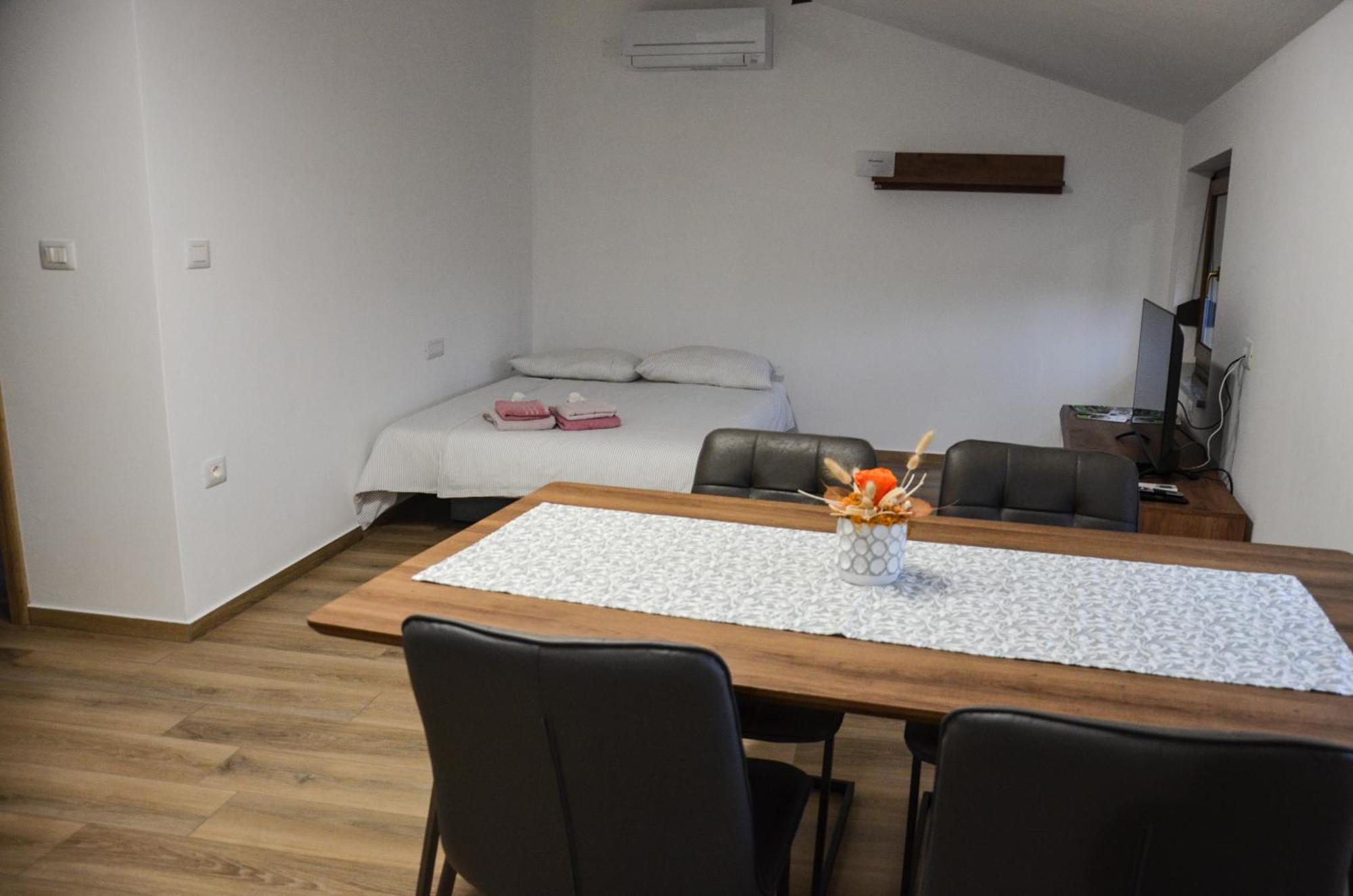 Apartmaji Tanto Malovse Чрниче Екстер'єр фото